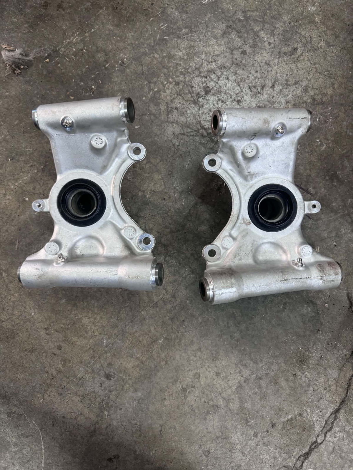 2017-2018 Yamaha YXZ1000R SS SE OEM Rear Knuckle Pair