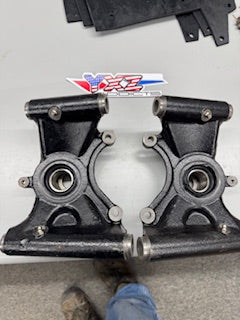 L&R Rear 2016-2018 Rear Knuckles 2HC-F530F-02-00 & 2HC-F532F-02-00