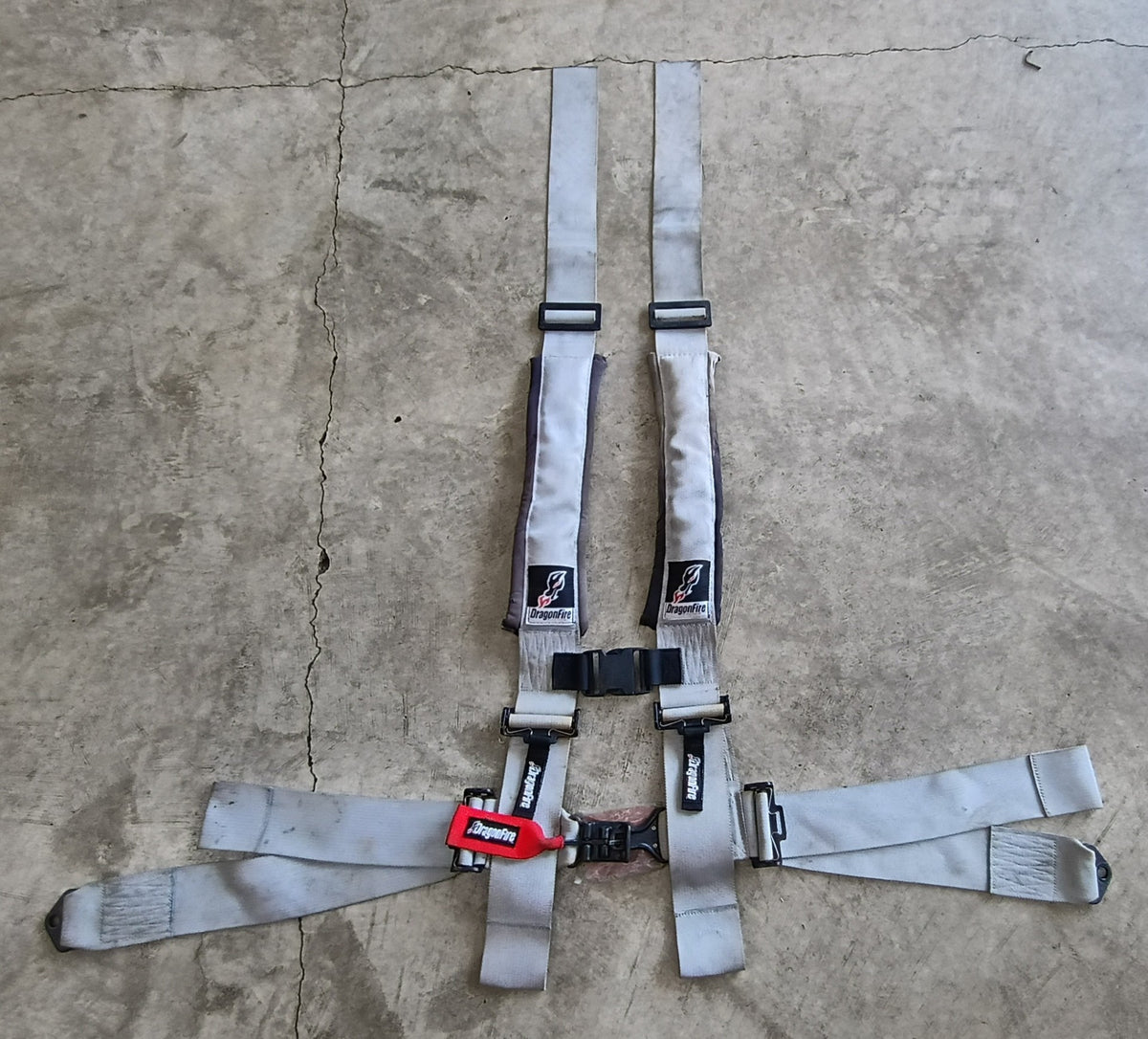Used DragonFire 3-Inch Padded 4-Point Harness - Silver
