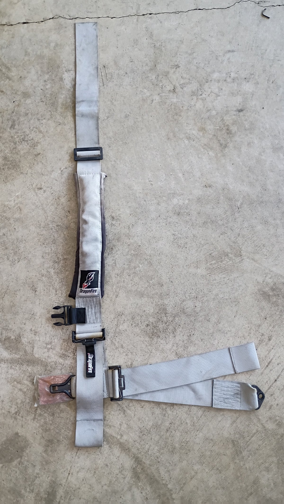 Used DragonFire 3-Inch Padded 4-Point Harness - Silver