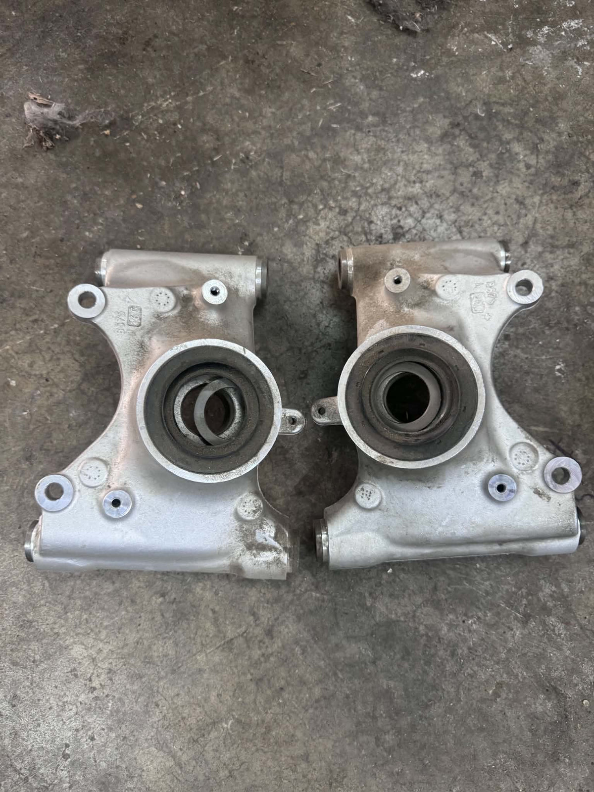 2017-2018 Yamaha YXZ1000R SS SE OEM Rear Knuckle Pair
