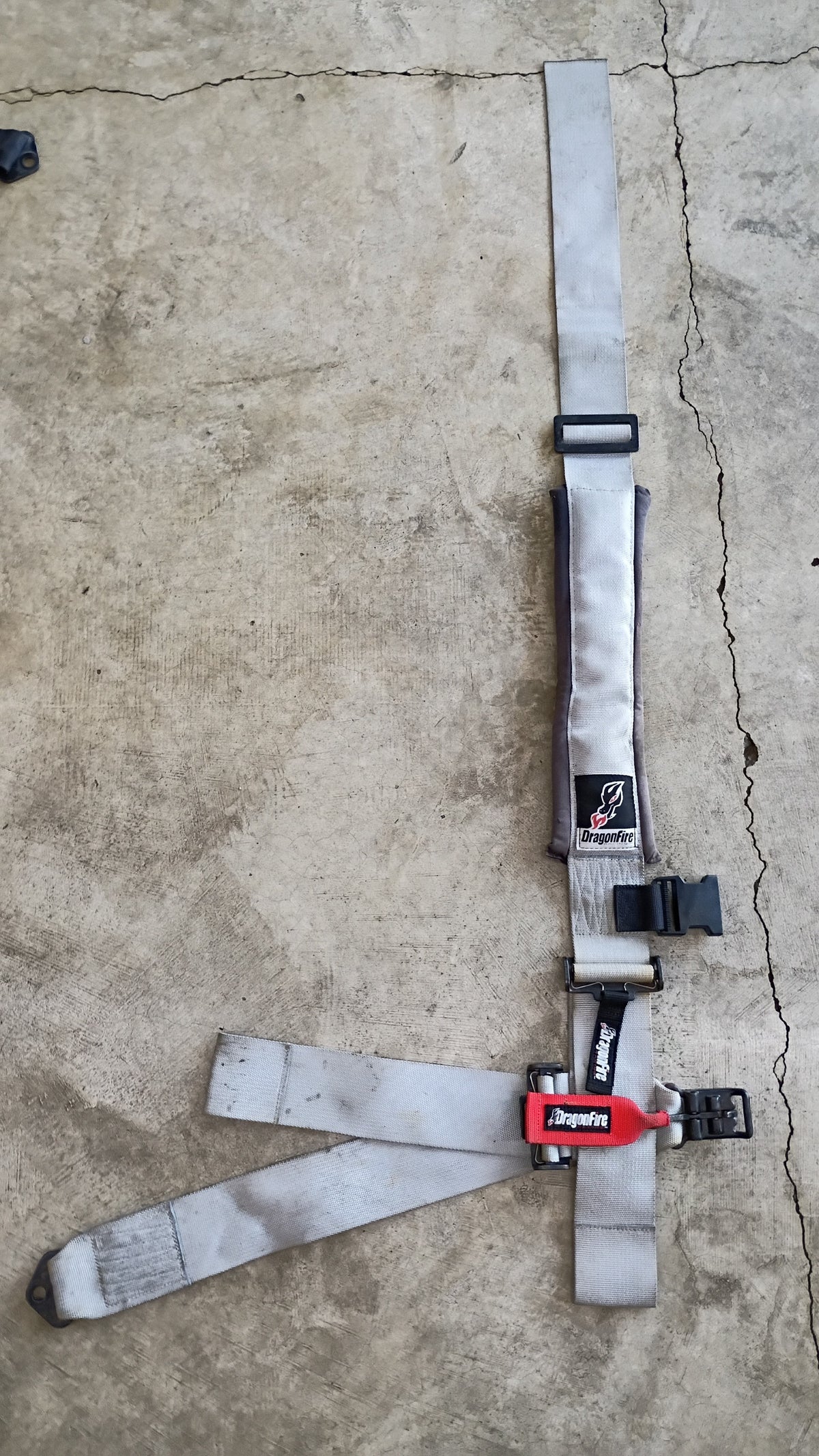 Used DragonFire 3-Inch Padded 4-Point Harness - Silver