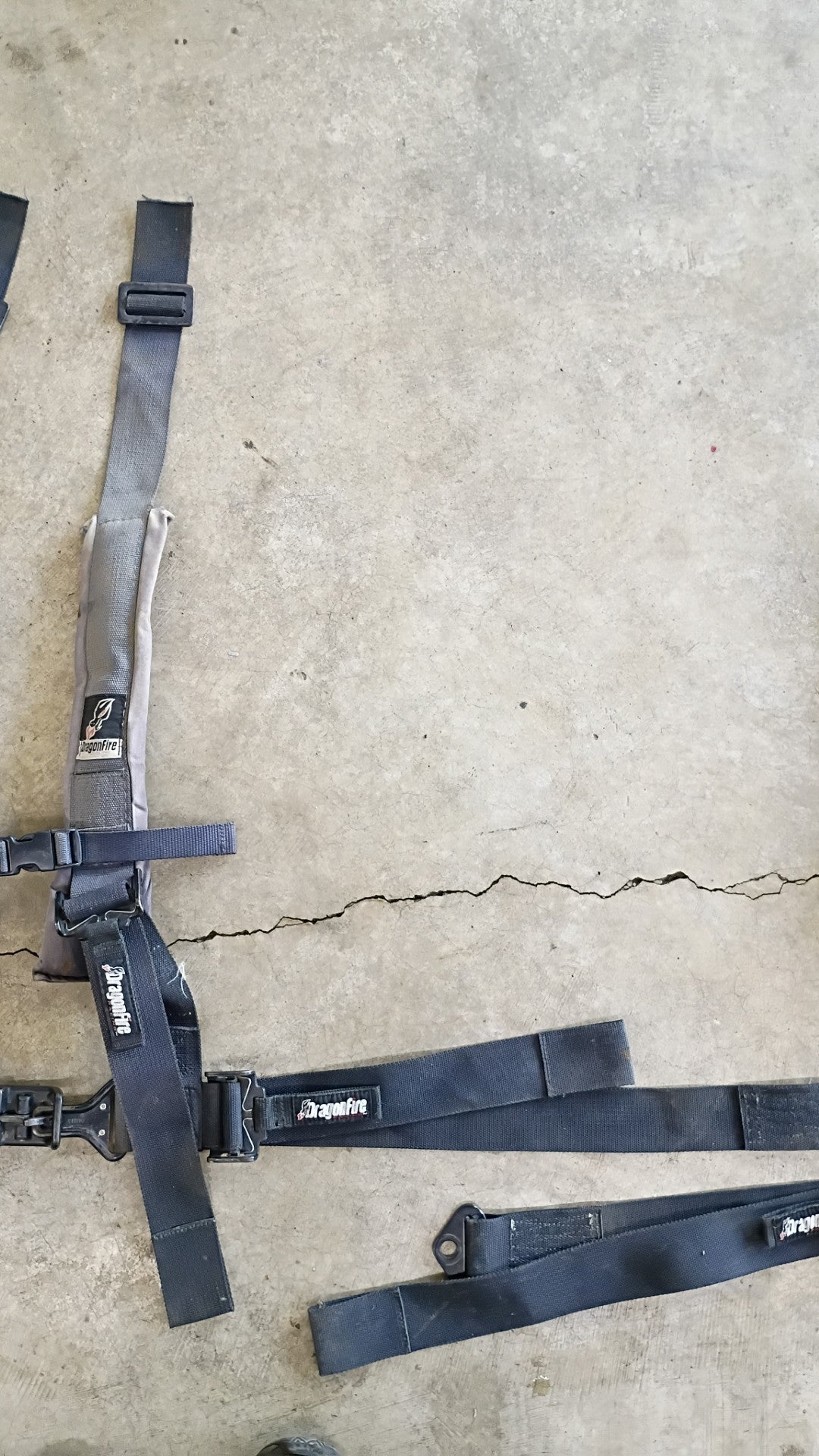 Used DragonFire 3-Inch Padded 4-Point Harness Pair - Black, Shortened