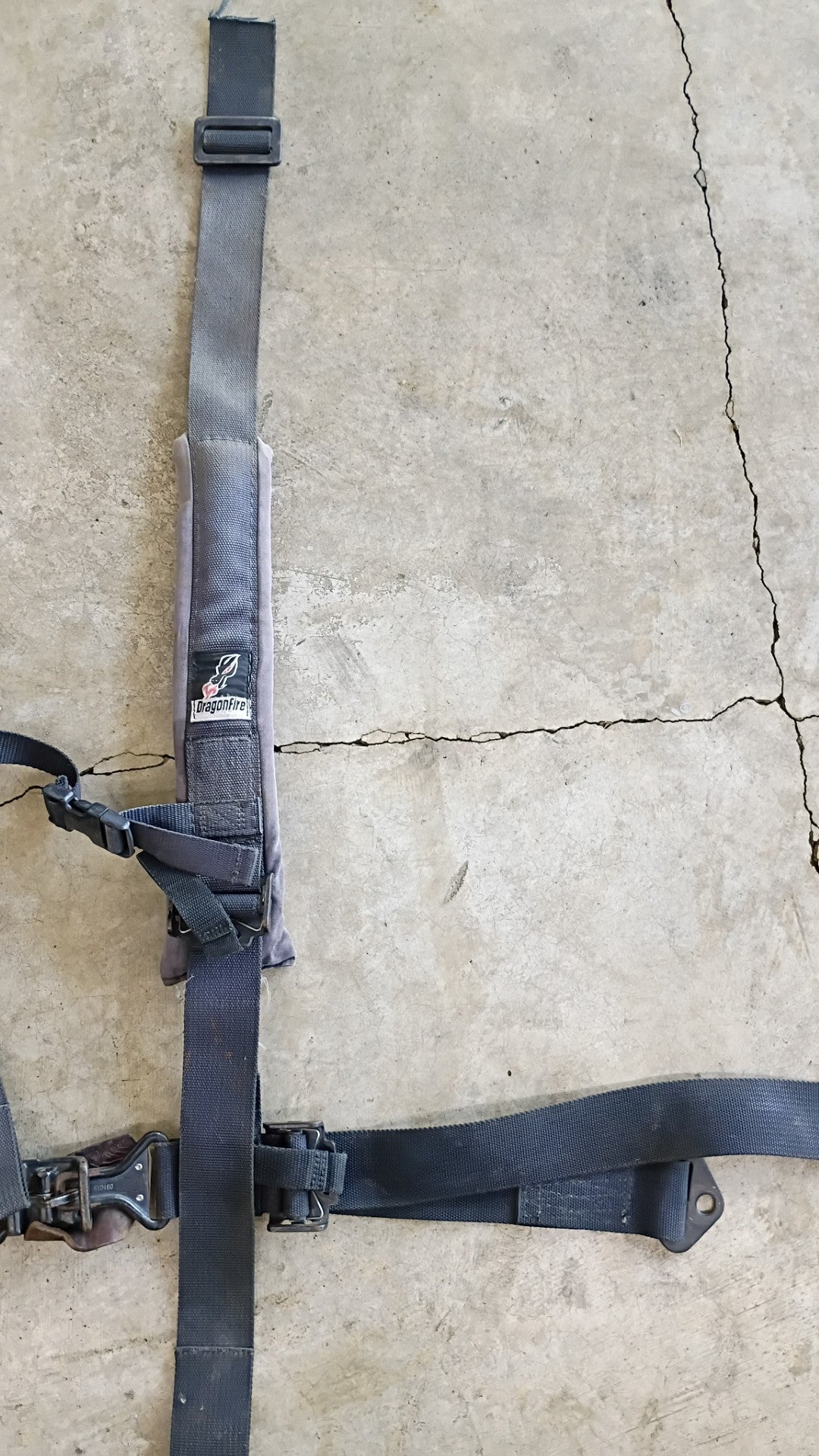 Used DragonFire 3-Inch Padded 4-Point Harness Pair - Black, Shortened