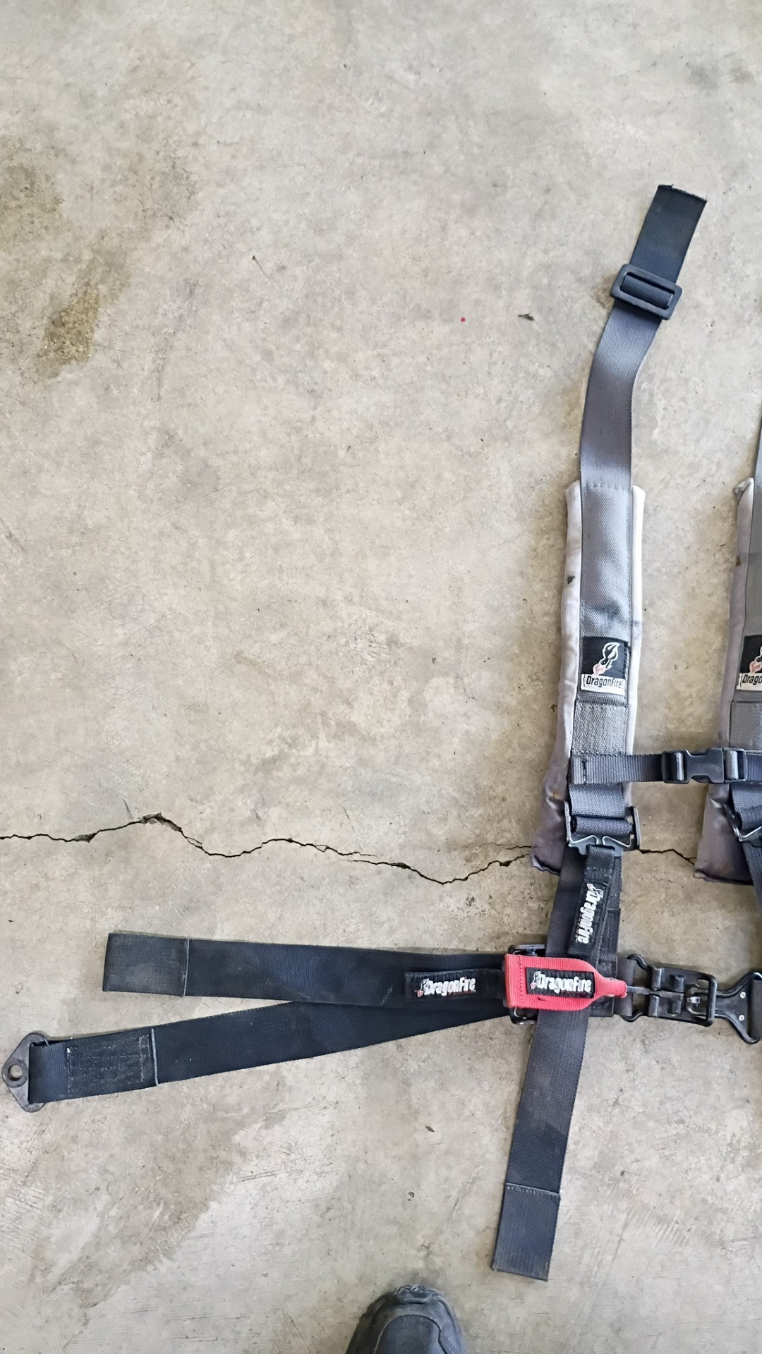 Used DragonFire 3-Inch Padded 4-Point Harness Pair - Black, Shortened
