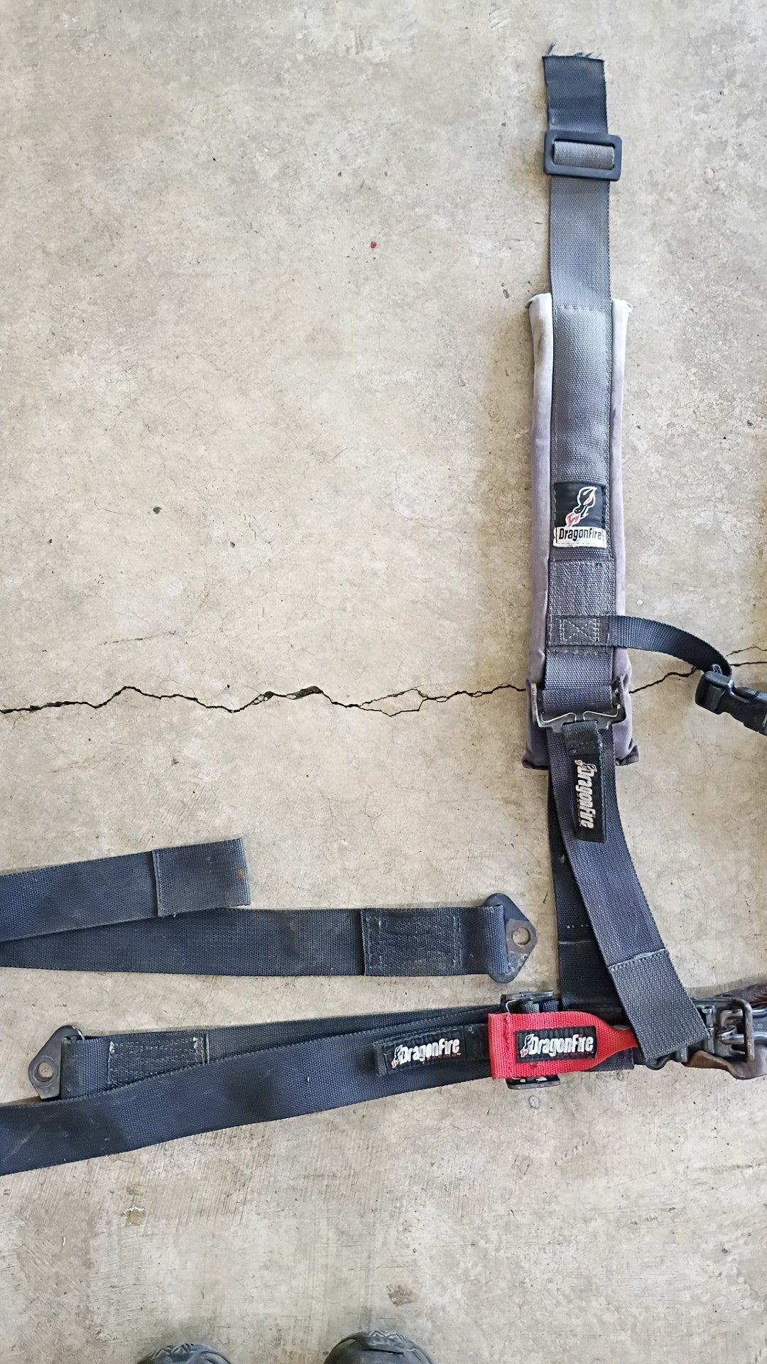 Used DragonFire 3-Inch Padded 4-Point Harness Pair - Black, Shortened